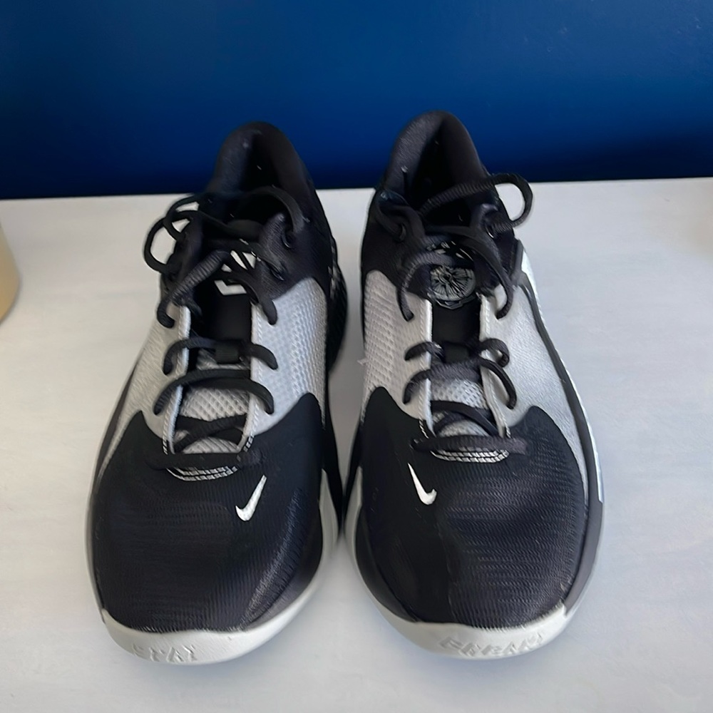 Nike Freak 4 Size 7 Youth